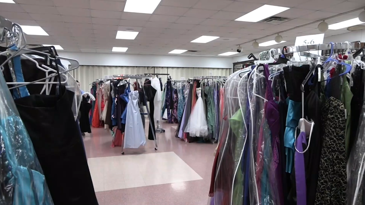Diva’s Den helps Lima students find affordable homecoming attire